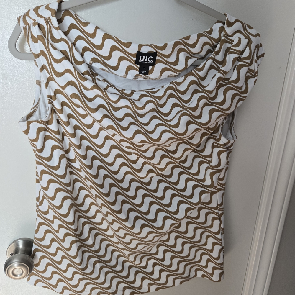 INC International Concepts Women's Top in White and Gold Waves